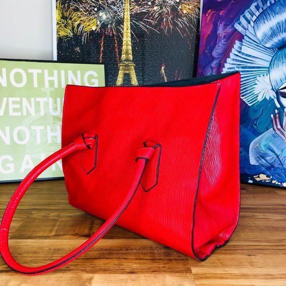 Elizabeth Arden Large Red Tote NWOT - Picture 3 of 11